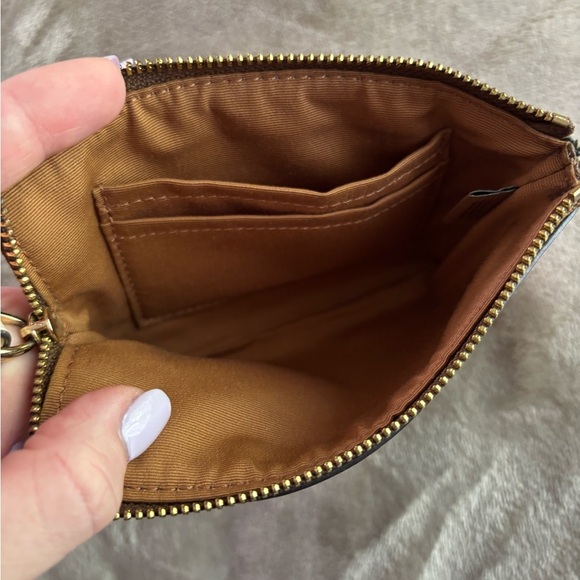 Corner Zip Wristlet‎ In Signature Canvas - Picture 6 of 6